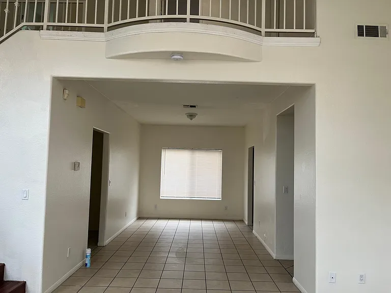 1233 Edinburg Ct — Photo 4