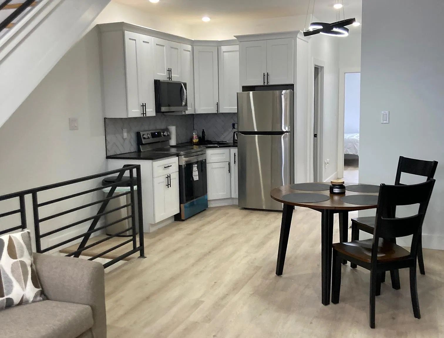 3 bed, 1112 sqft, $1,650 — Photo 2