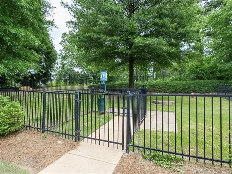 1752 Breyerton Dr — Photo 35
