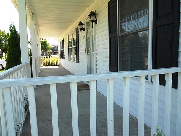 5th image of 575 E Brege Dr
