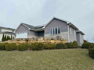 1704 Three Wood Dr, Mount Horeb, WI 53572