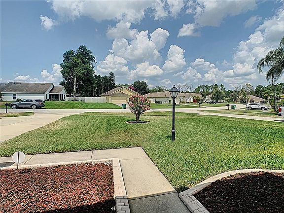 3rd image of 702 Black Maple Dr