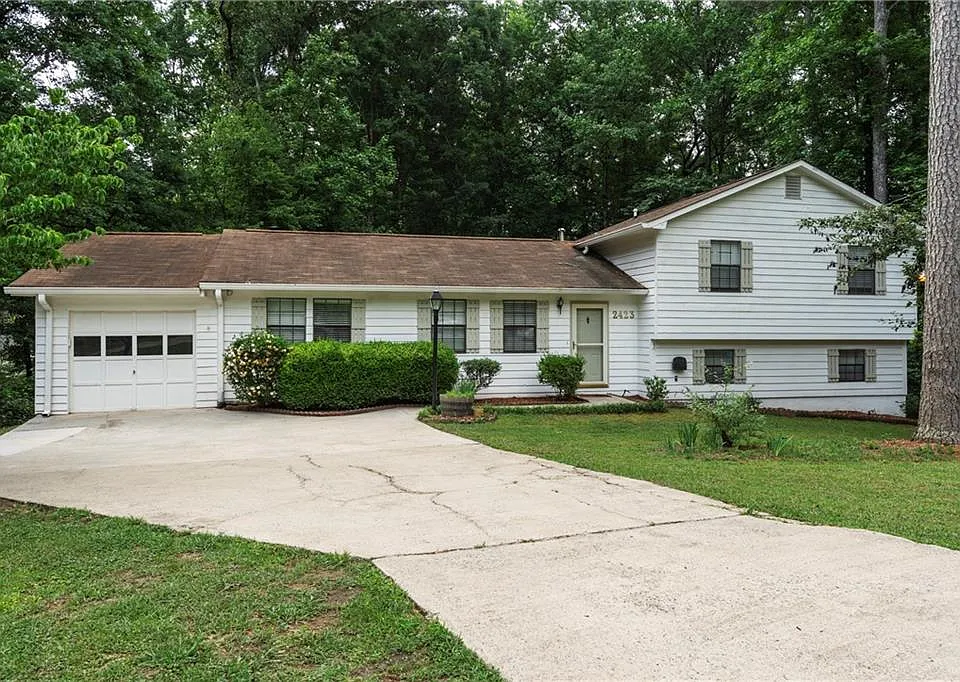 2423 Falcon Ct