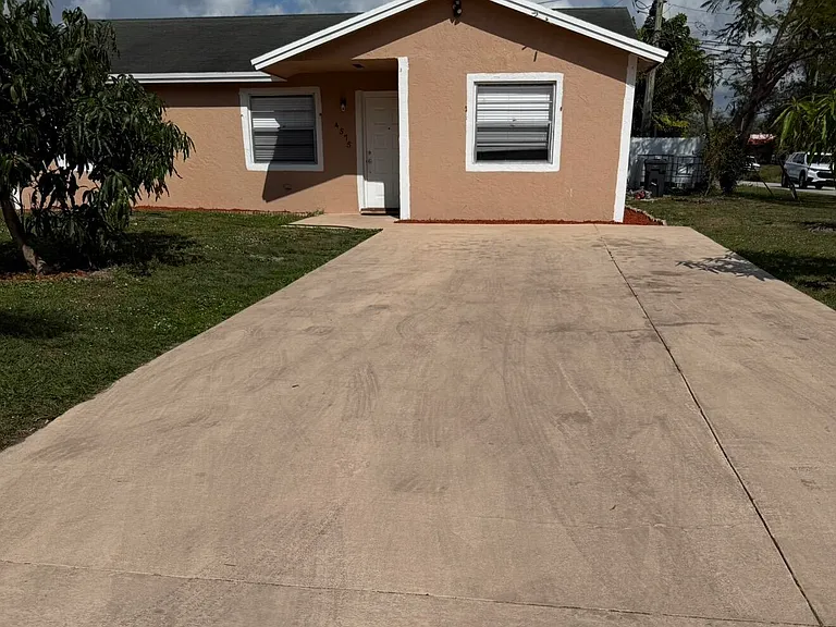 4575 Curtis Ave — Photo 2
