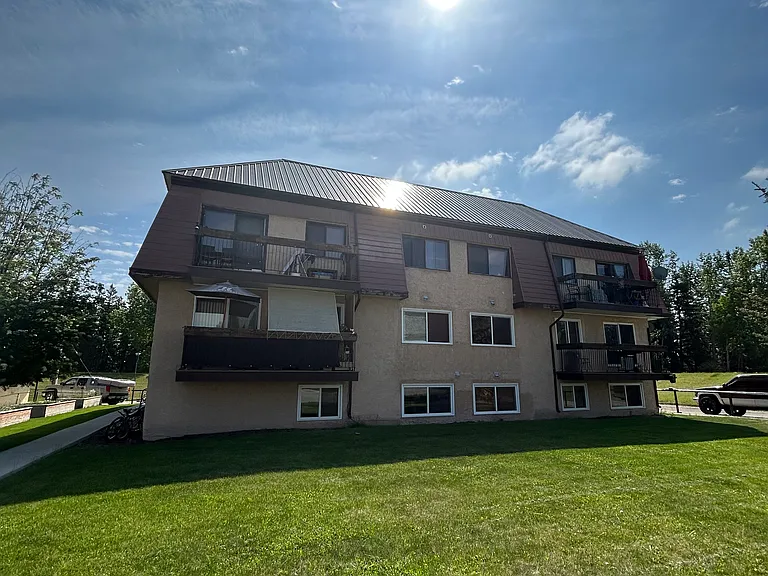 129 Centre St S #1 — Photo 1