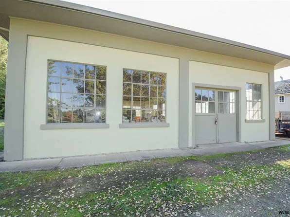 3996 Village Center Dr SE, Salem, OR 97302