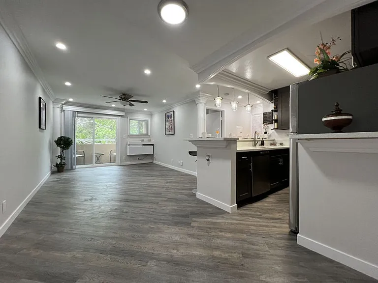 Carmel Heights Apts — Photo 30