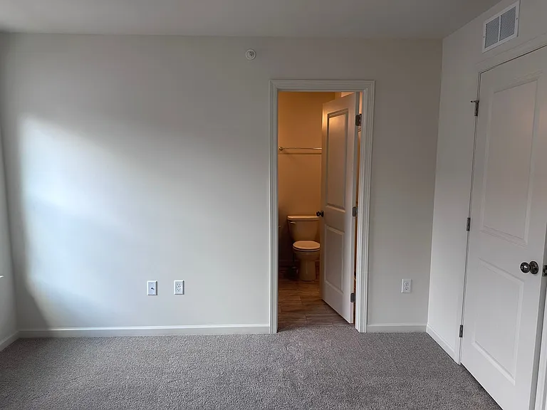 112 Hawley Ct — Photo 12