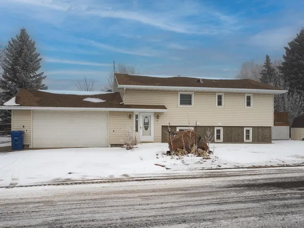 900 Cypress Dr, Beulah, ND 58523