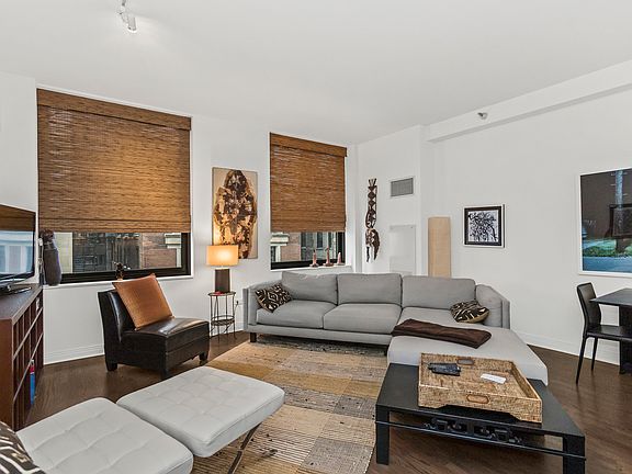 4th image of 6 N Michigan Ave Unit 809