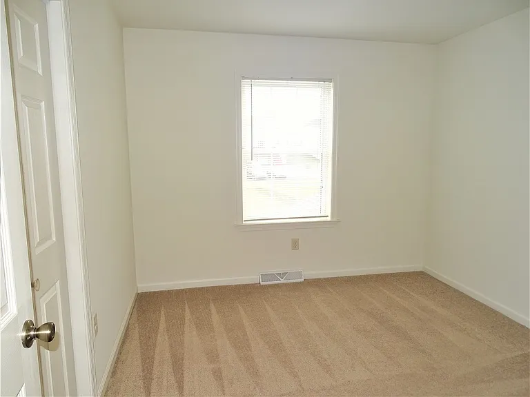 60 Gable Dr — Photo 11