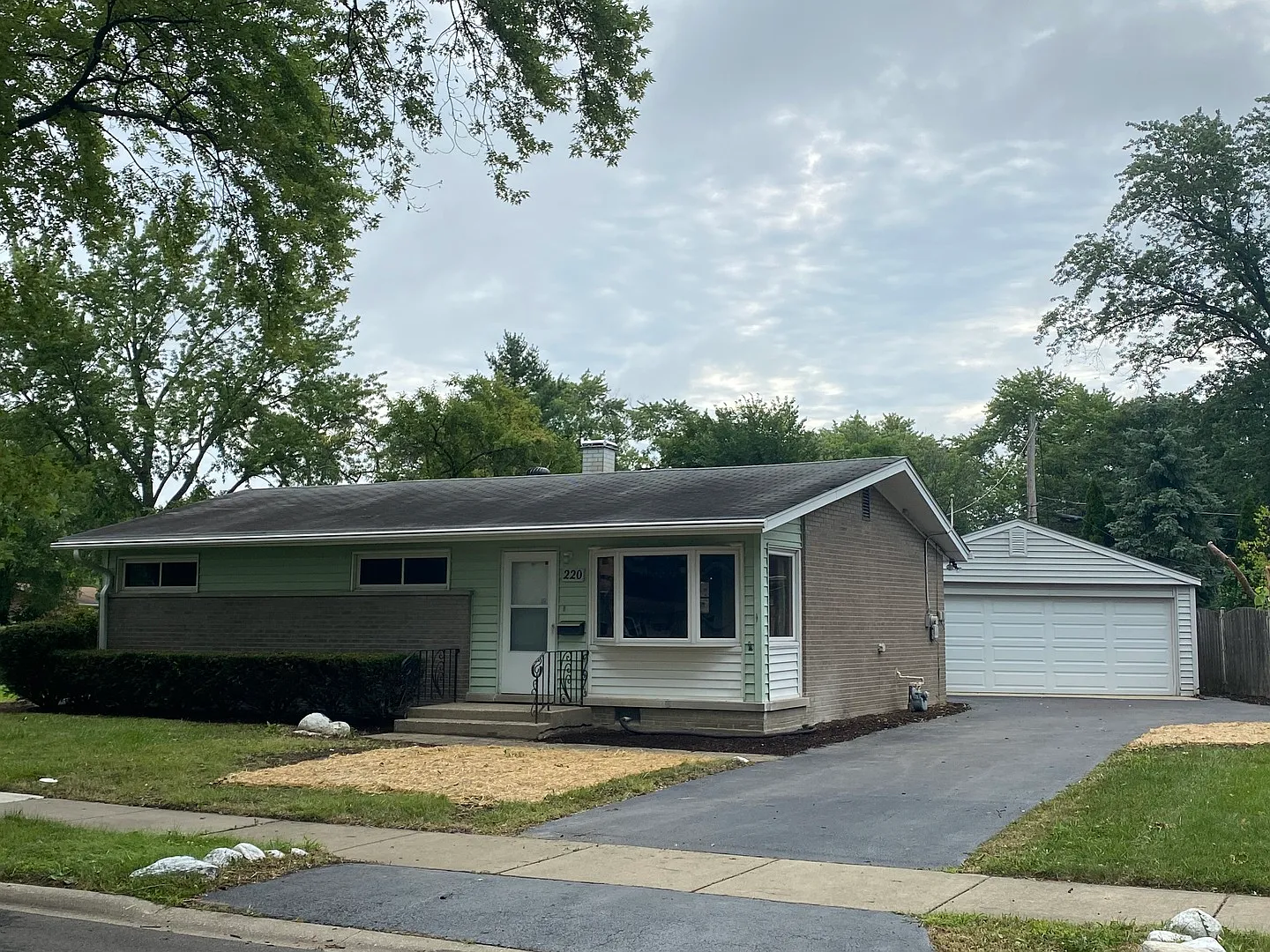 220 E Normandy Dr photo 1