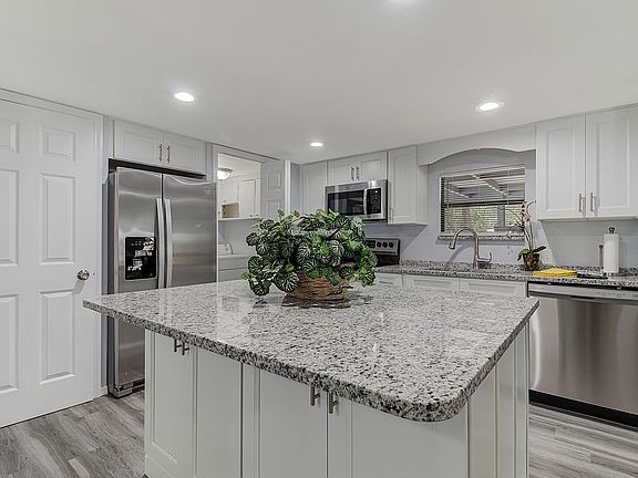 4th image of 5139 Marina Dr