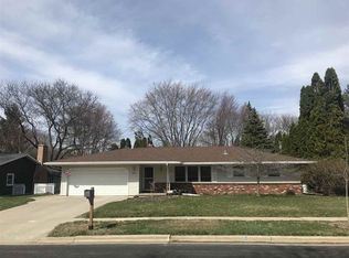 7126 Mockingbird Ln, Middleton, WI 53562