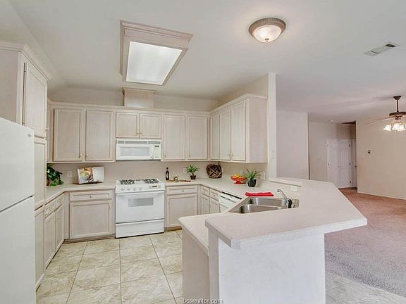 4th image of 218 Stuttgart Cir