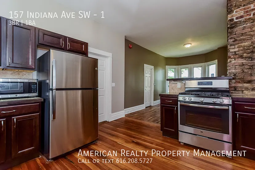 157 Indiana Ave SW — Photo 2