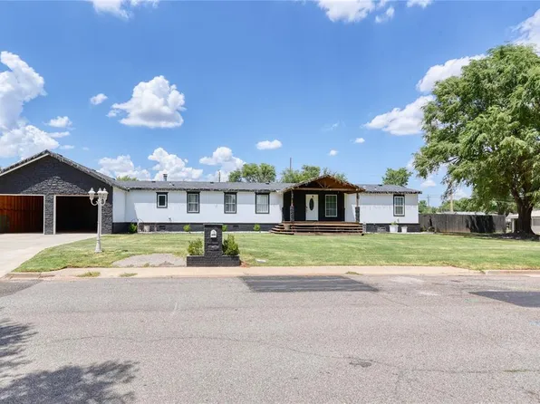1317 W 8th St, Elk City, OK 73644