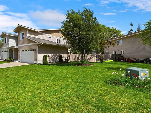 2nd image of 1304 Honeysuckle Ave