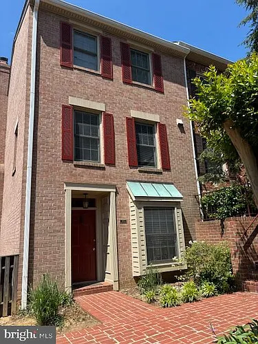 870 N Jackson St Photo 1