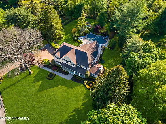 4th image of 16 Woodhollow Road