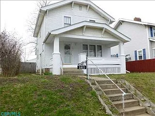 161 Columbian Ave photo 1