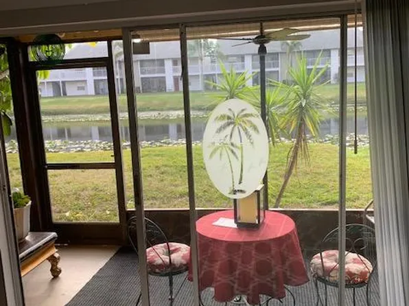 2620 Hidden Lake Dr N, Sarasota, FL