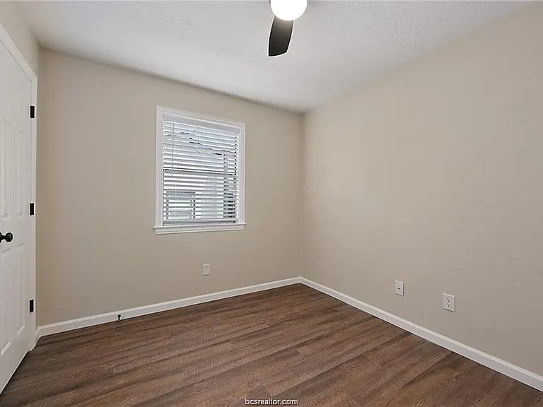 403 Manuel Dr #D — Photo 9