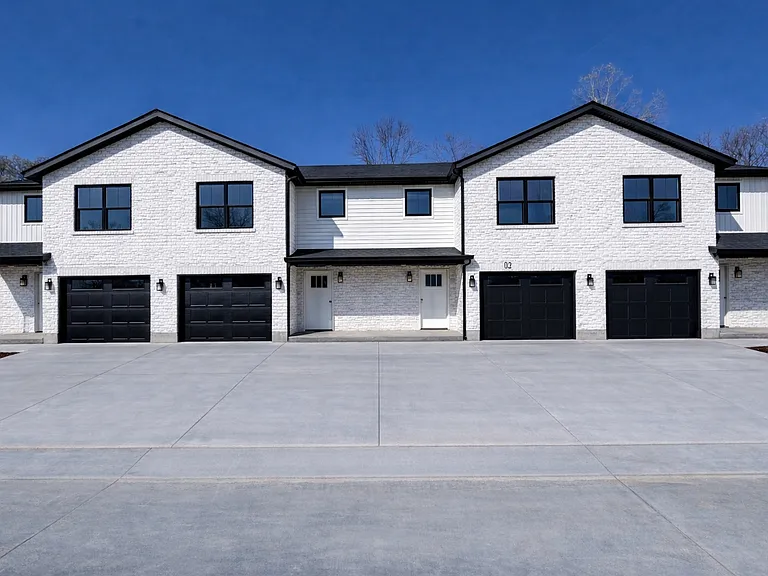 3BR-2.5BA Bi-Level Townhome