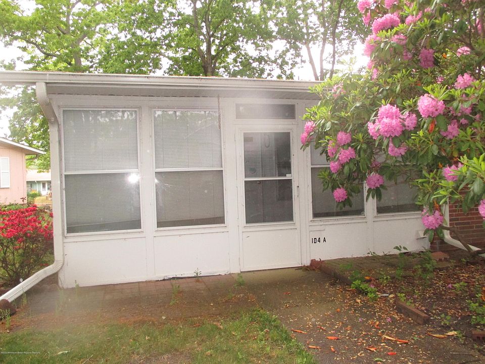 1st image of 104A Edinburgh Ln #1001