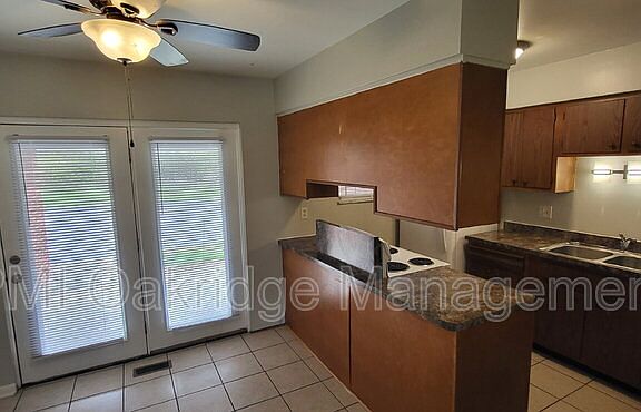 4th image of 460 Heather St #460