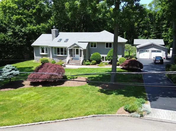 3 Hunter Court, Dix Hills, NY 11746