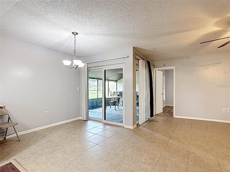 571 Hunter Cir — Photo 9