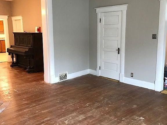 5th image of 2206 Francis St