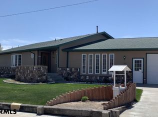 102 Ridge Dr, Gering, NE 69341