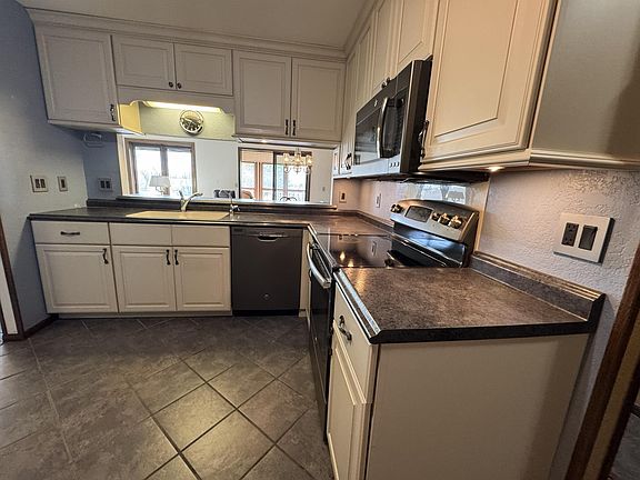 4th image of 2679 Albion Ave APT 305