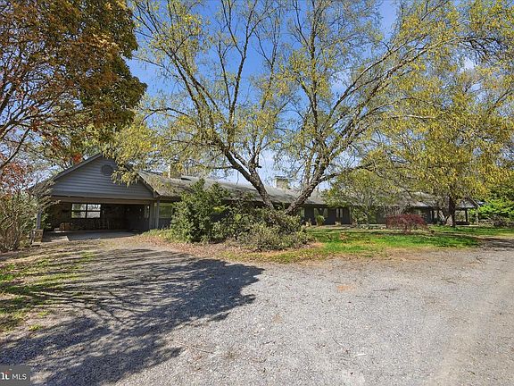 4th image of 2517 Five Points Rd