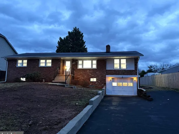 7629 Huron Dr, Gainesville, VA 20155