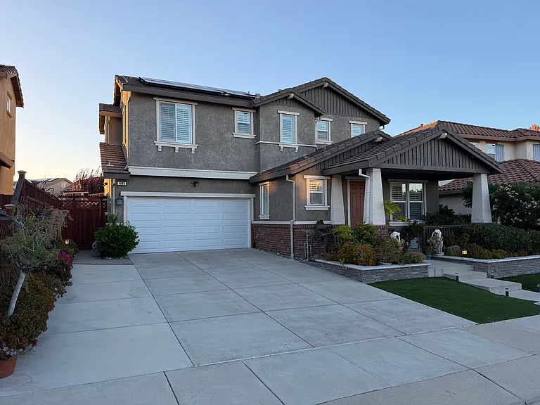 1085 Ashbridge Bay Dr — Photo 2