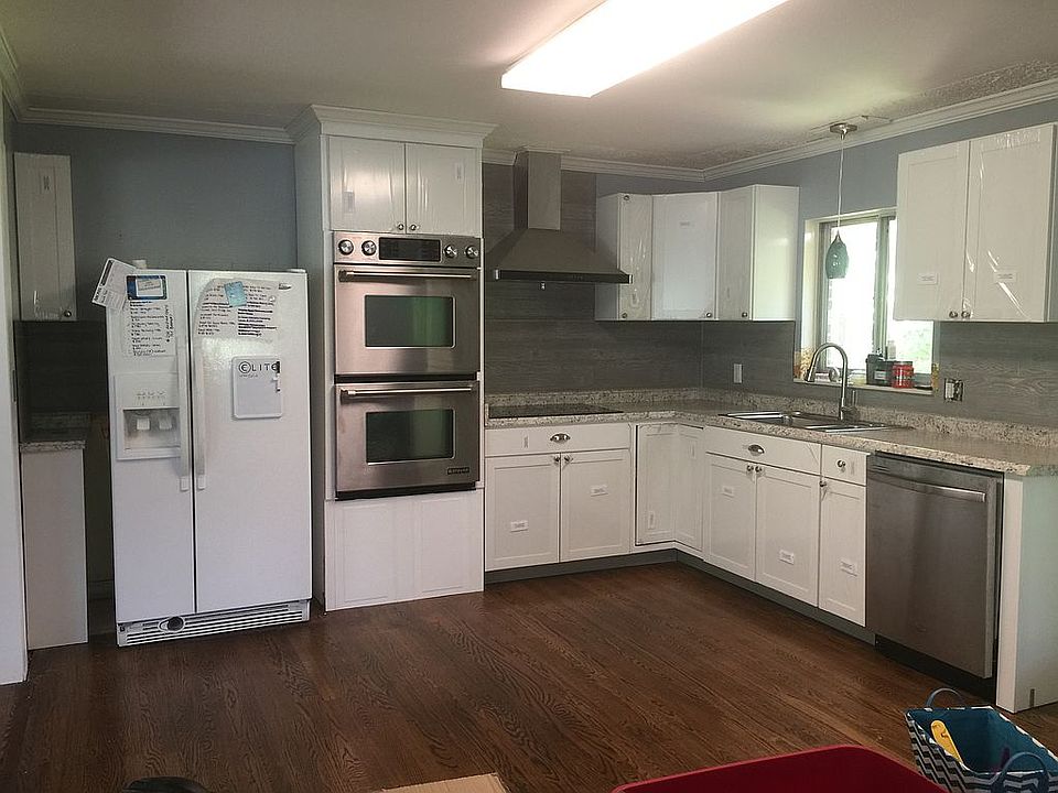 2nd image of 332 Sullivan St