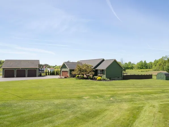 399 Center Rd, Pennellville, NY 13132