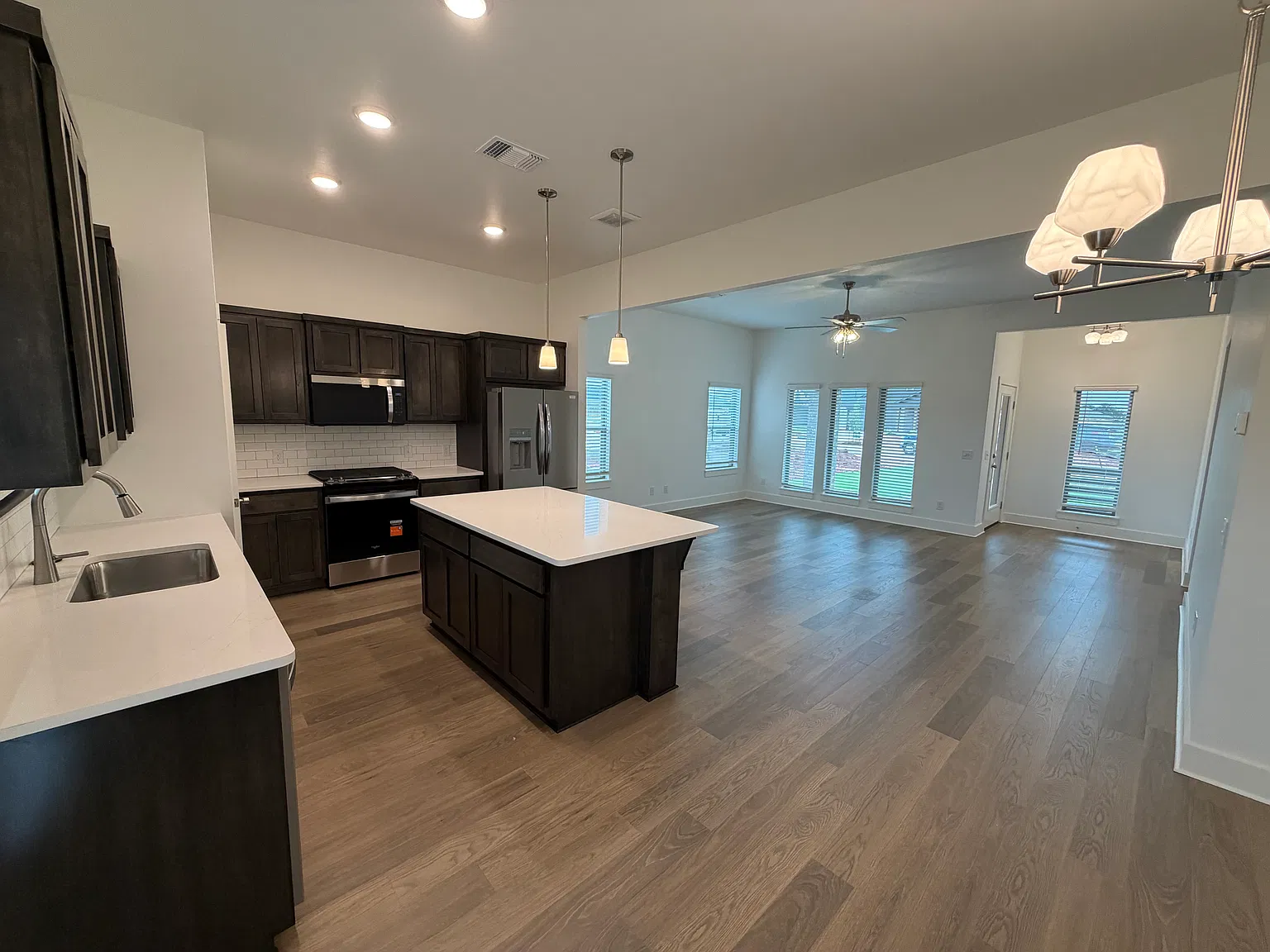 3 bed, 1460 sqft, $2,300 — Photo 4