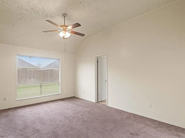 8731 Croteau Dr — Photo 11