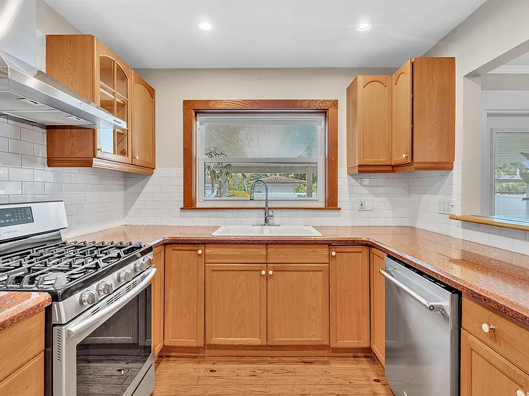 1527 Mayo St — Photo 27
