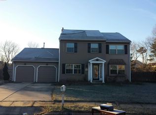 5 Devonshire Ct, Mount Laurel, NJ 08054