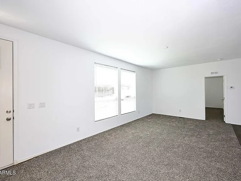 13004 N 19th Pl — Photo 5
