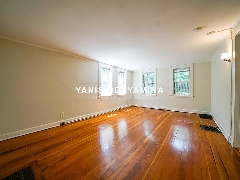 38 Gibson St #3 — Photo 2