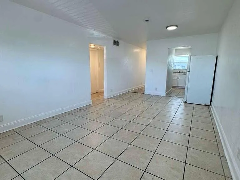 3375 Avenue J — Photo 3