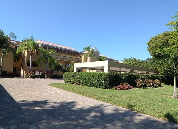 5th image of 586 Beachwalk Cir APT 204