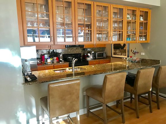 2nd image of 1335 S Prairie Ave #Gu116