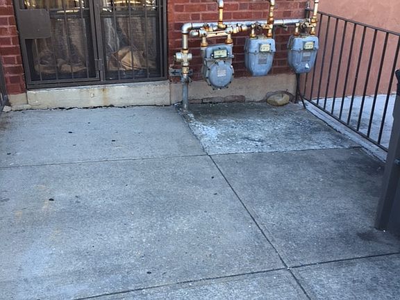 5th image of 630 Coster St